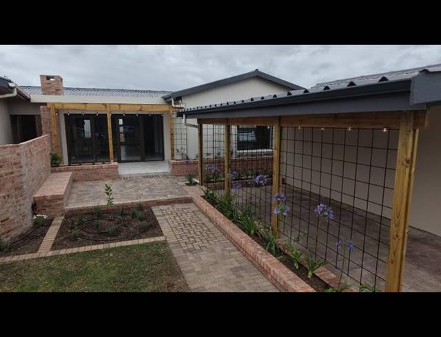3 BEDROOM HOUSE FOR SALE IN HARTENBOS CENTRAL